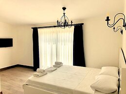 Victoria Hotel and Lounge