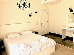 Victoria Hotel and Lounge