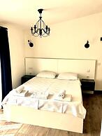 Victoria Hotel and Lounge