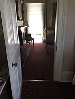 Nine O Five Royal Hotel