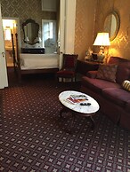 Nine O Five Royal Hotel