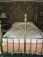 Nine O Five Royal Hotel