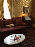 Nine O Five Royal Hotel