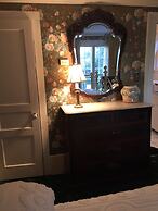 Nine O Five Royal Hotel