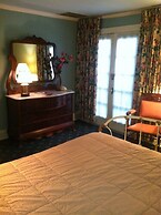 Nine O Five Royal Hotel