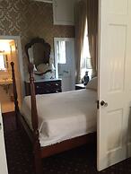 Nine O Five Royal Hotel