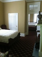 Nine O Five Royal Hotel