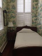 Nine O Five Royal Hotel