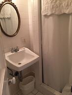 Nine O Five Royal Hotel