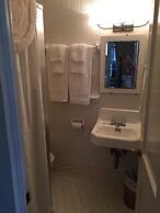 Nine O Five Royal Hotel