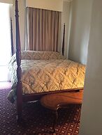 Nine O Five Royal Hotel