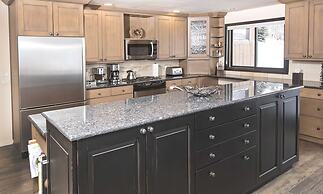 814 Eagle Dr. 4 Bedroom Home by RedAwning