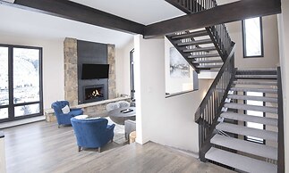 814 Eagle Dr. 4 Bedroom Home by RedAwning