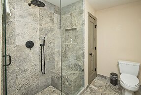 814 Eagle Dr. 4 Bedroom Home by RedAwning