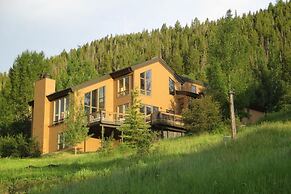 814 Eagle Dr. 4 Bedroom Home by RedAwning