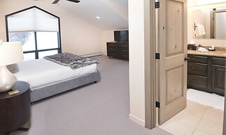 814 Eagle Dr. 4 Bedroom Home by RedAwning