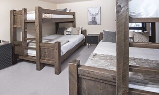 814 Eagle Dr. 4 Bedroom Home by RedAwning