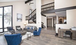 814 Eagle Dr. 4 Bedroom Home by RedAwning