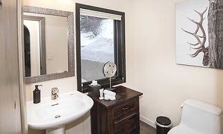 814 Eagle Dr. 4 Bedroom Home by RedAwning