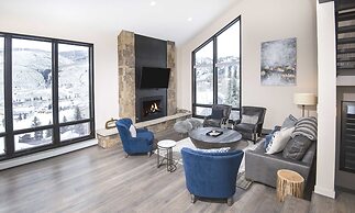 814 Eagle Dr. 4 Bedroom Home by RedAwning