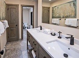 814 Eagle Dr. 4 Bedroom Home by RedAwning