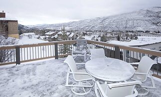 814 Eagle Dr. 4 Bedroom Home by RedAwning