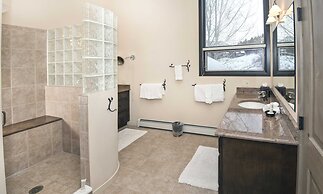 814 Eagle Dr. 4 Bedroom Home by RedAwning