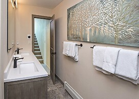 814 Eagle Dr. 4 Bedroom Home by RedAwning