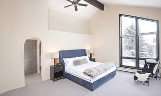 814 Eagle Dr. 4 Bedroom Home by RedAwning