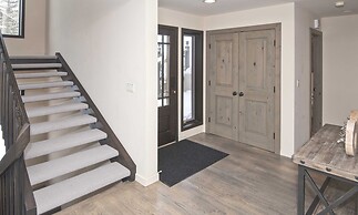 814 Eagle Dr. 4 Bedroom Home by RedAwning