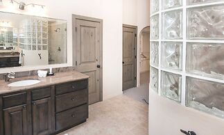 814 Eagle Dr. 4 Bedroom Home by RedAwning