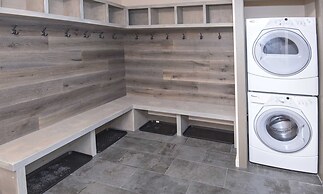 814 Eagle Dr. 4 Bedroom Home by RedAwning