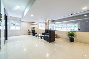 Mount Kailash Suites