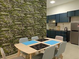 BLeisure Parkland Homestay