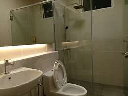 BLeisure Parkland Homestay