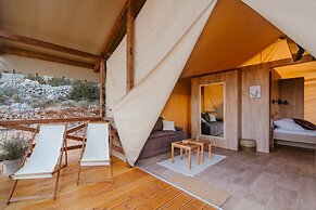 Glamping Tents and Mobile Homes Trasorka - Campsite