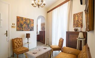 Classic Central Athinian Apartment