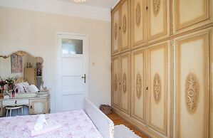 Classic Central Athinian Apartment