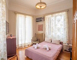Classic Central Athinian Apartment