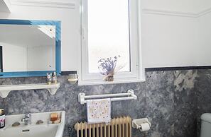 Classic Central Athinian Apartment