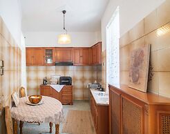 Classic Central Athinian Apartment