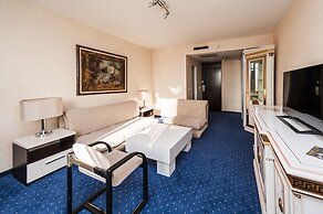 Hotel Holiday