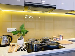 Justay Rivergate Center