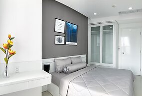 Justay Rivergate Center