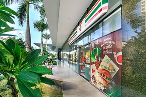 Justay Rivergate Center