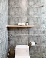 Justay Rivergate Center