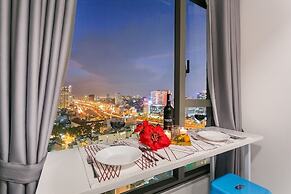 Justay Rivergate Center