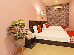 OYO 44103 8 Hotel