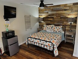 The Iris Garden Downtown Cottages and Suites