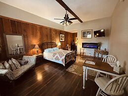 The Iris Garden Downtown Cottages and Suites